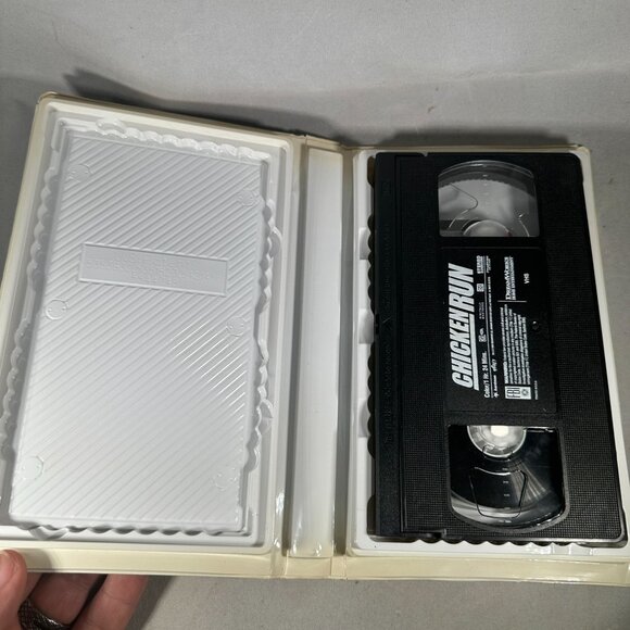 Chicken Run VHS 2000 G Rated Mel Gibson DreamWorks Animated Film Clamshell Case - Picture 3 of 3